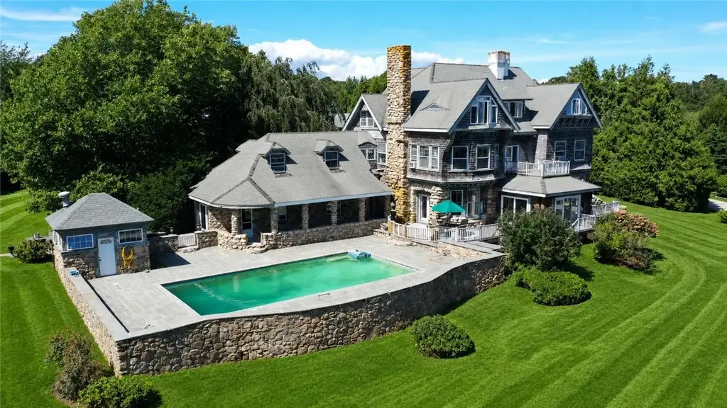 25 Wildfield Farm Rd, Narragansett