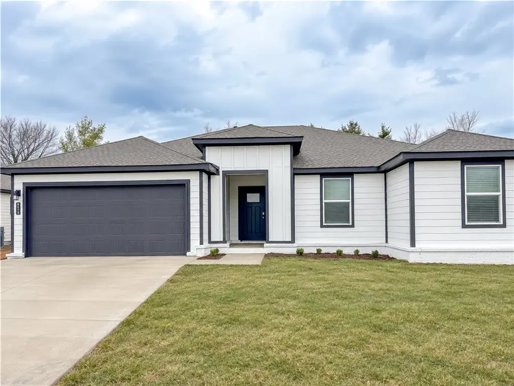 4378 W Glacier Street, Fayetteville