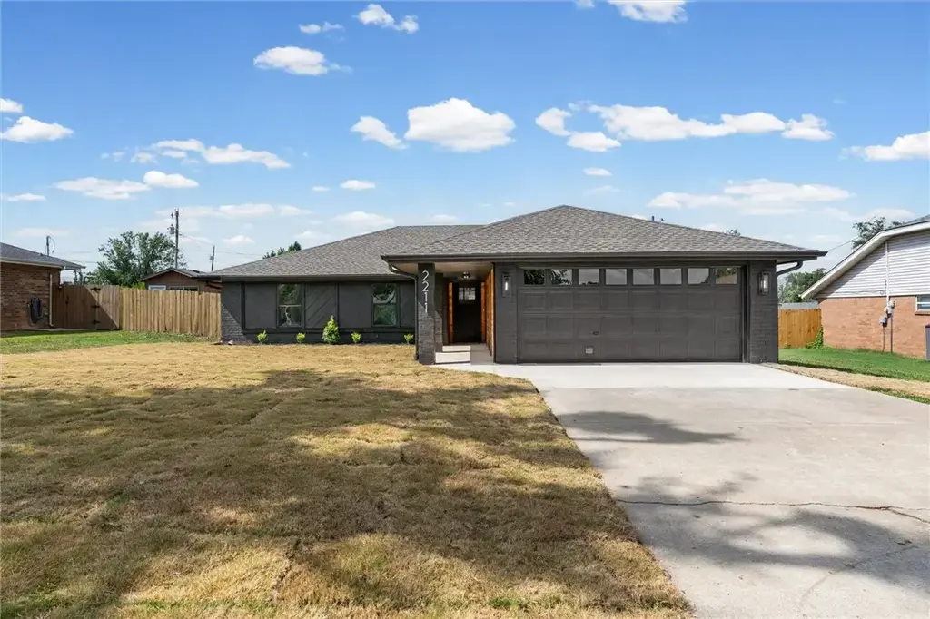 2211 W Olrich Street, Rogers