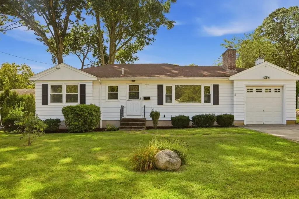 205 Lincoln Ave, Barrington