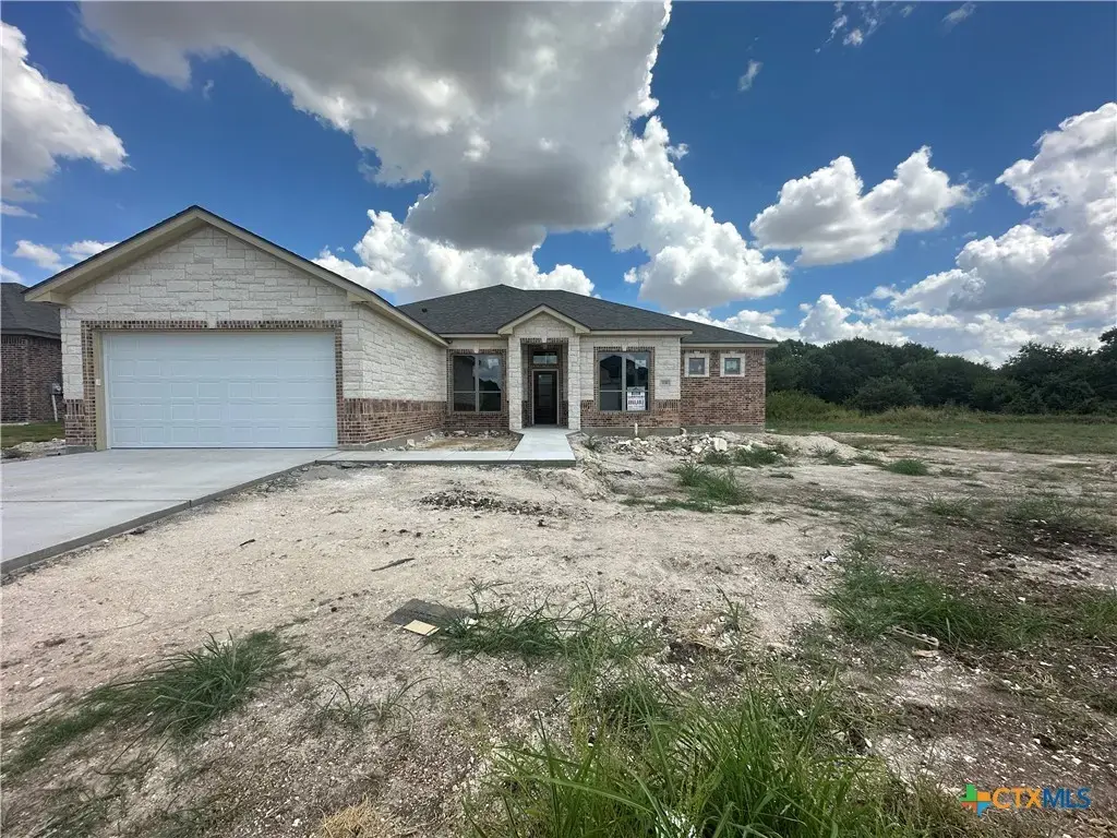 131 Lasso Loop, Lorena