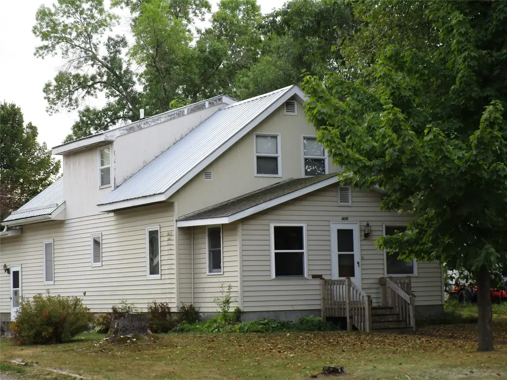 415 W 2nd Street S, Ladysmith