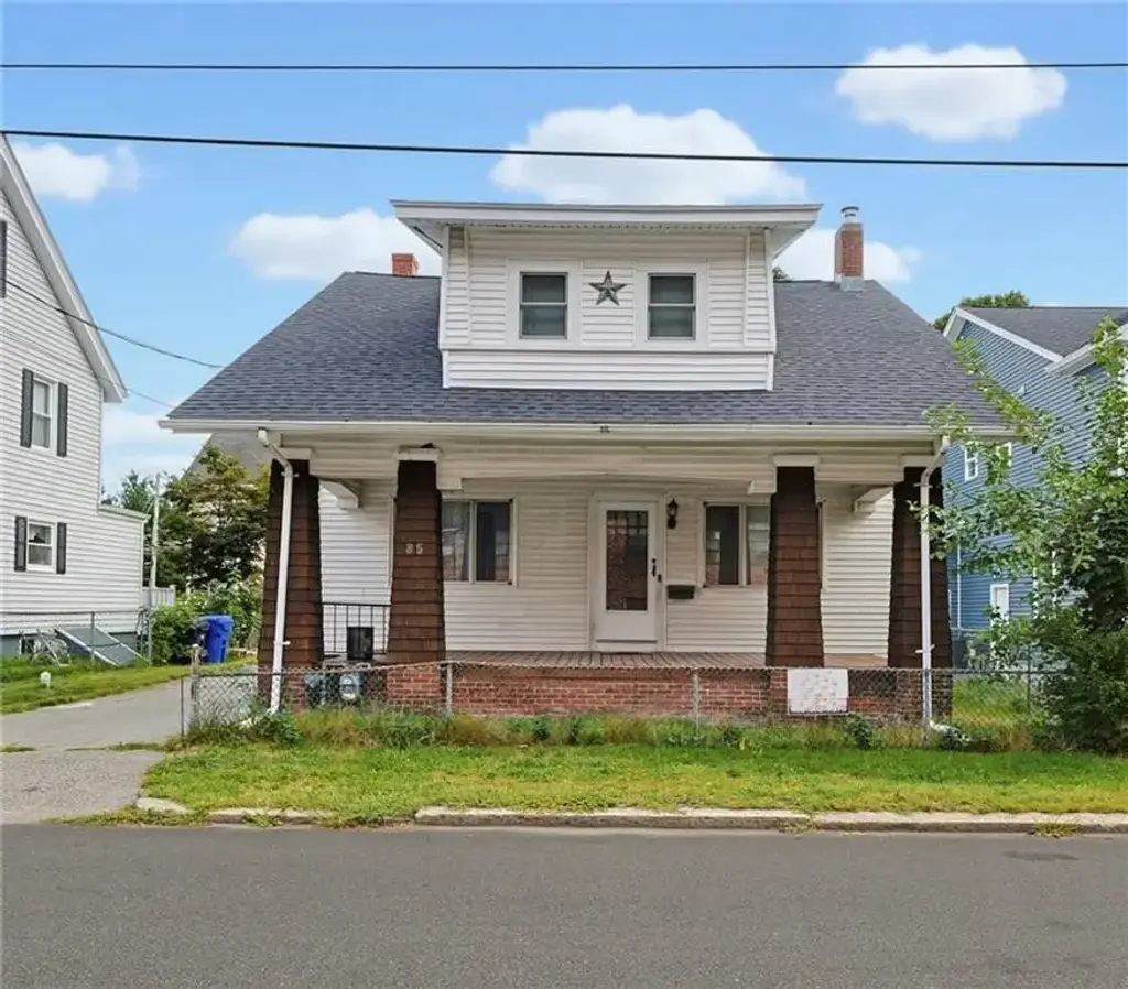 85 Hughes Ave, Pawtucket