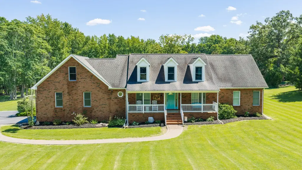 10092 Holly Forks Road, Toano