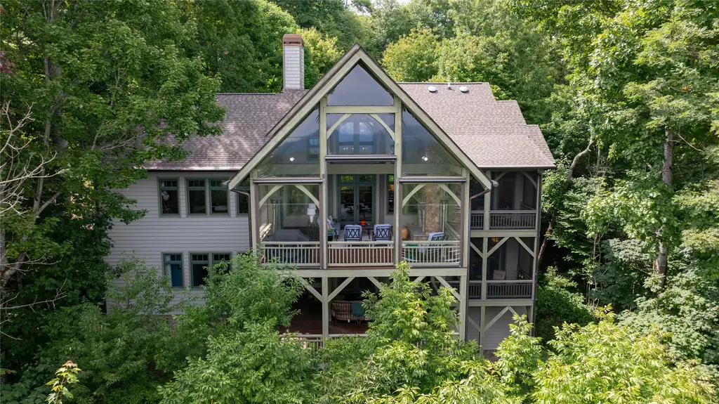 75 Creekwood Court, Highlands