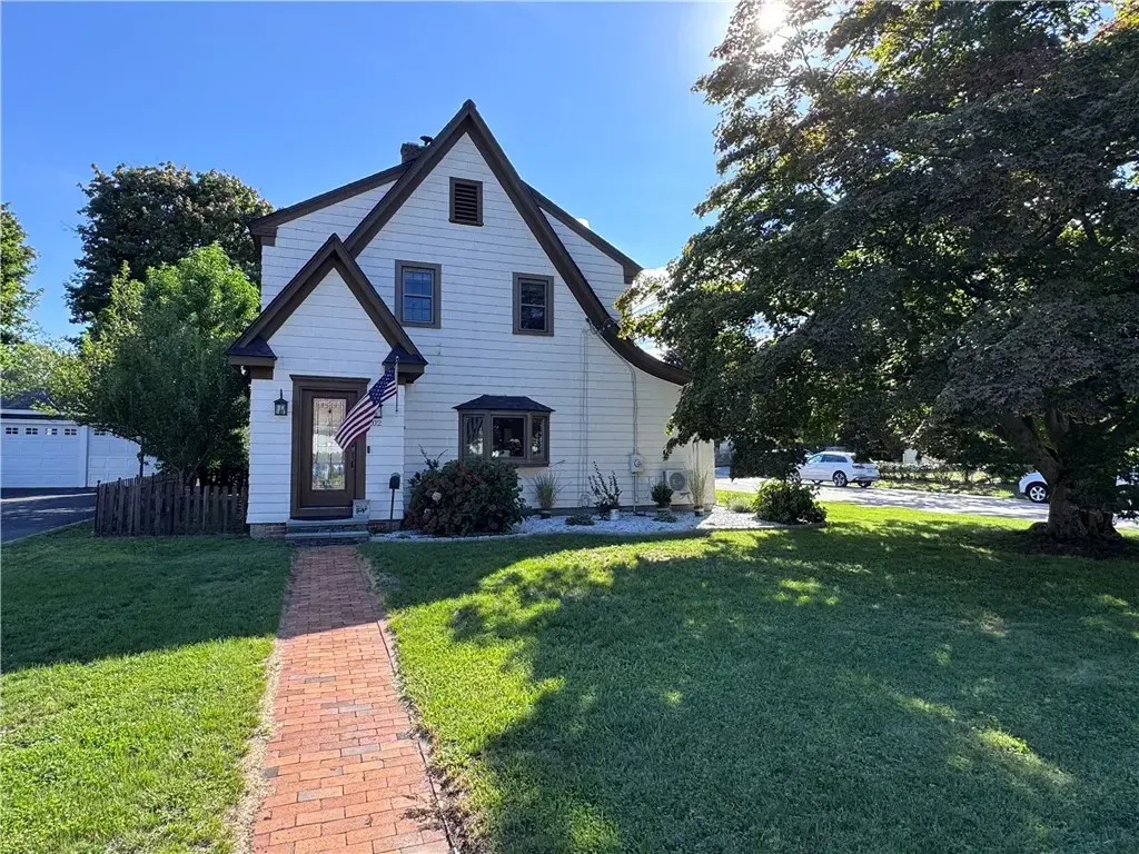 102 Hillard Ave, Warwick