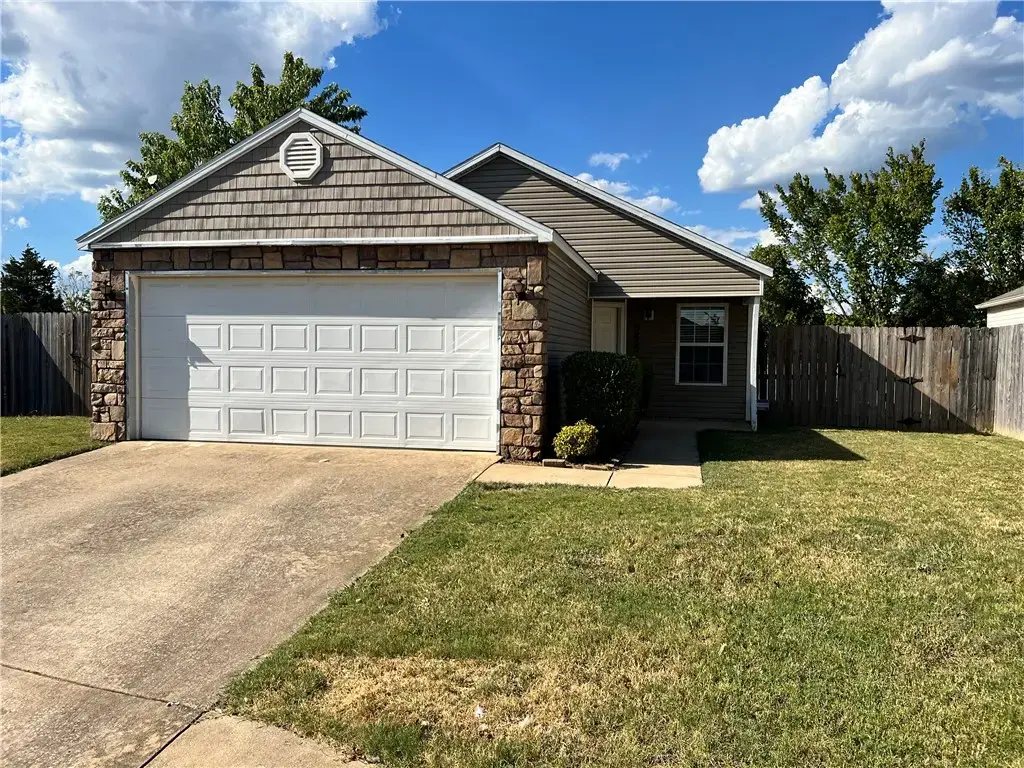 555 Cascade Circle, Springdale