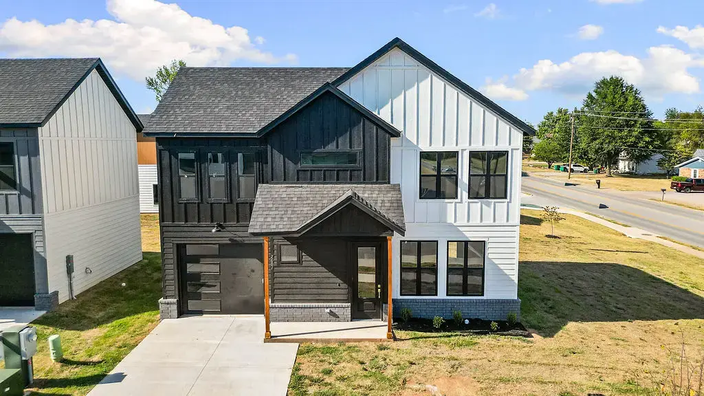 2601 W Berkeley Avenue, Rogers