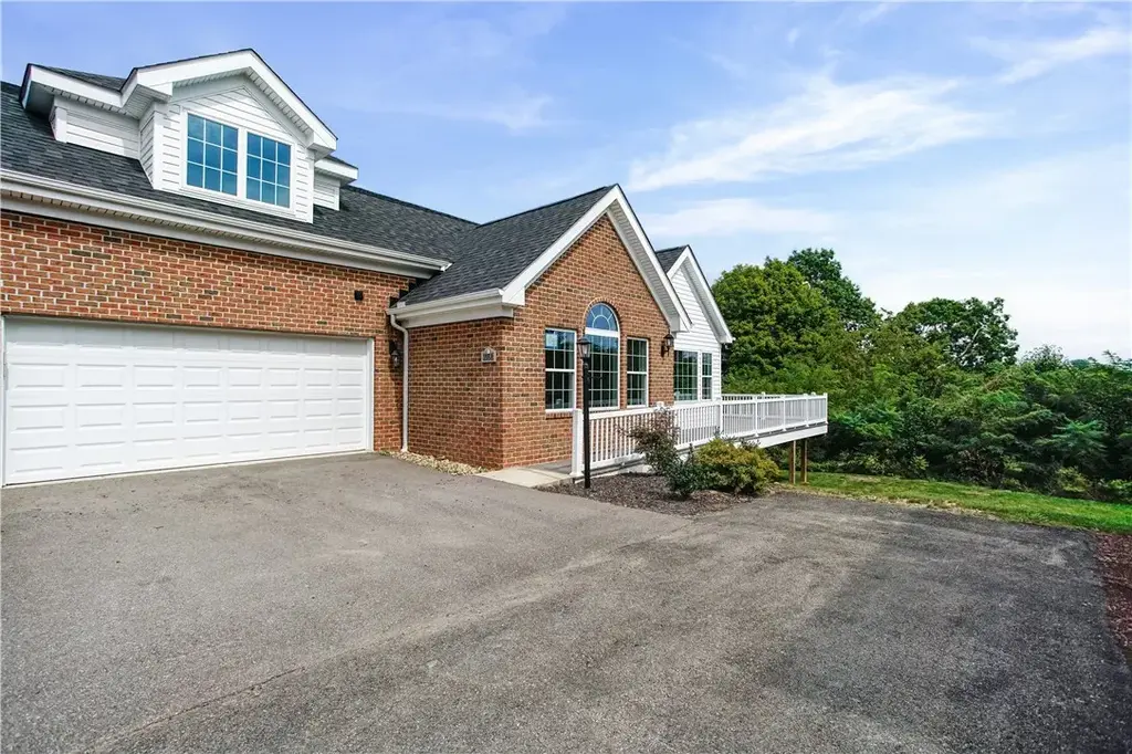 1558 Parkwood Pointe Drive , Moon/Crescent