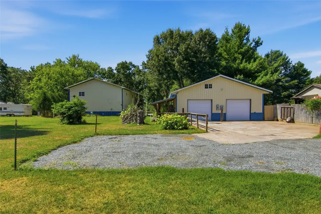 326 Camp Road, Fairchild