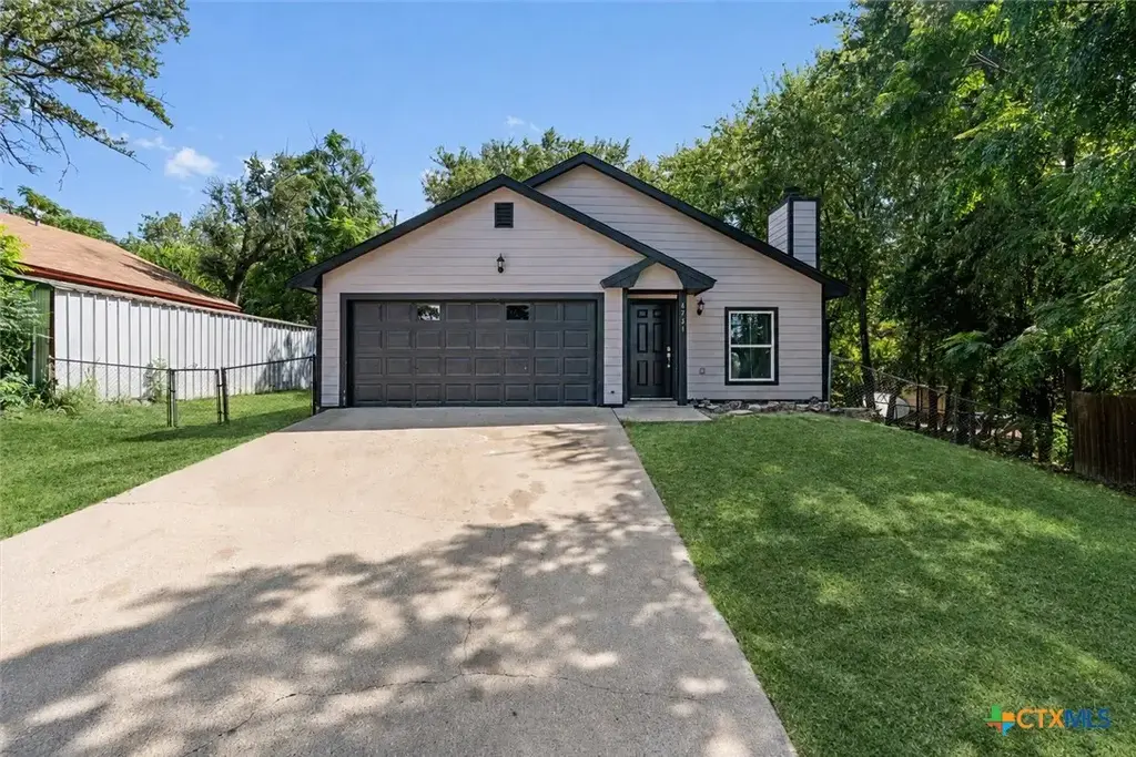 6731 Athens Street, Belton