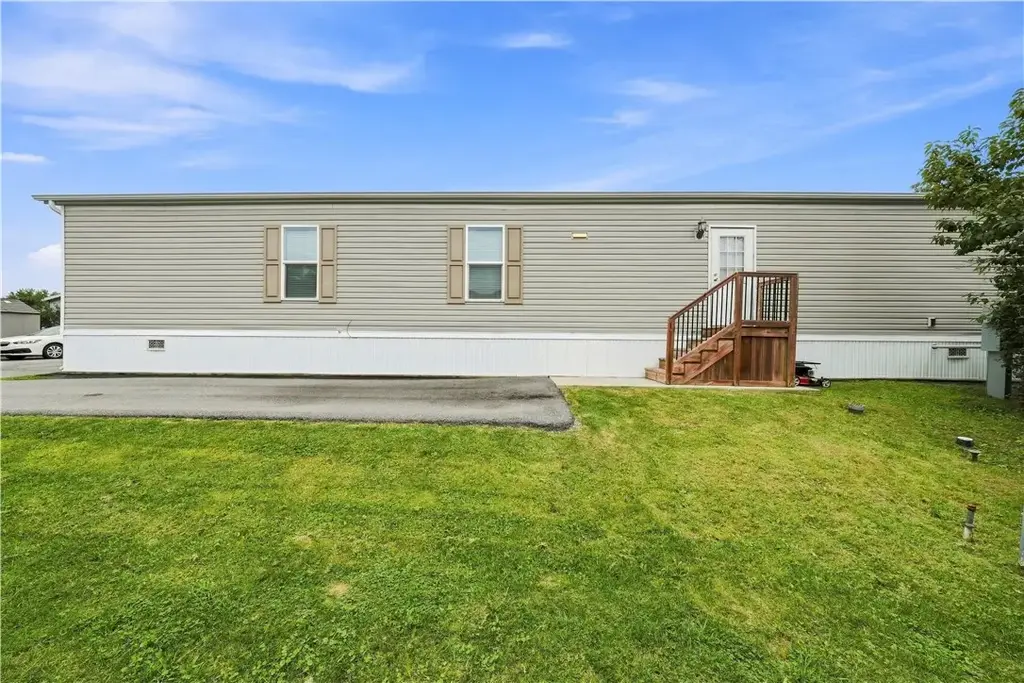 163 West Drive , Oakdale