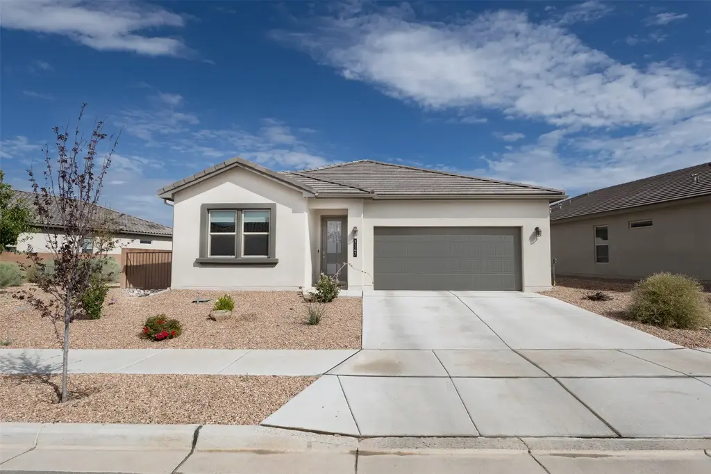 3147 Vista Luna, Santa Fe