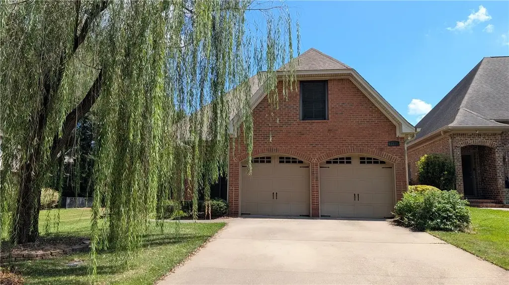 2172 N Donahue Dr, Auburn