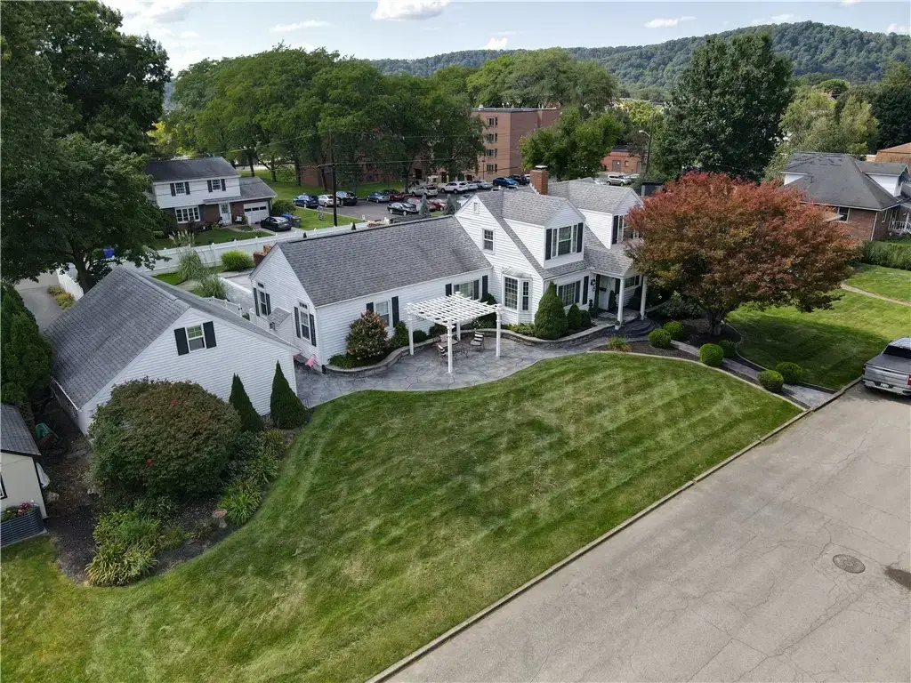 217 Pennsylvania Avenue , Zelienople Boro