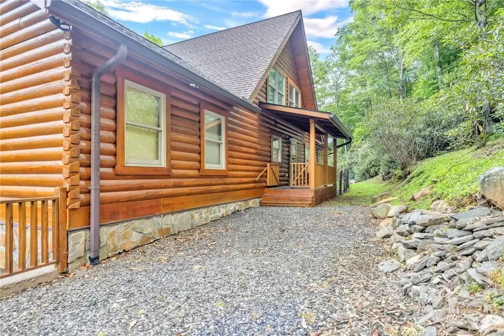 273 Savannah Drive, West Jefferson