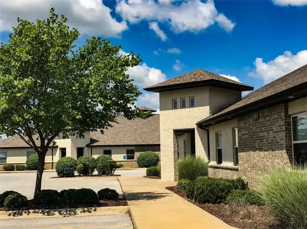 903 Se Village Loop 2, Bentonville