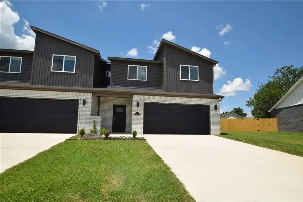704 Sun Meadows Loop, Centerton