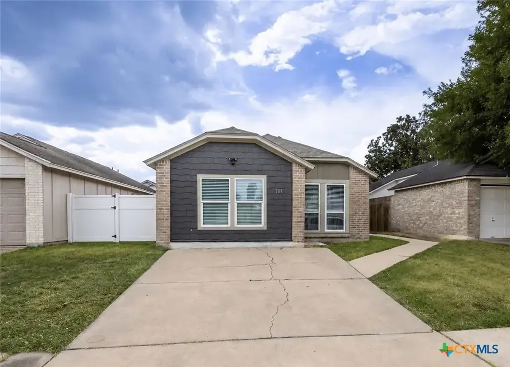 118 Waterford Drive, Victoria