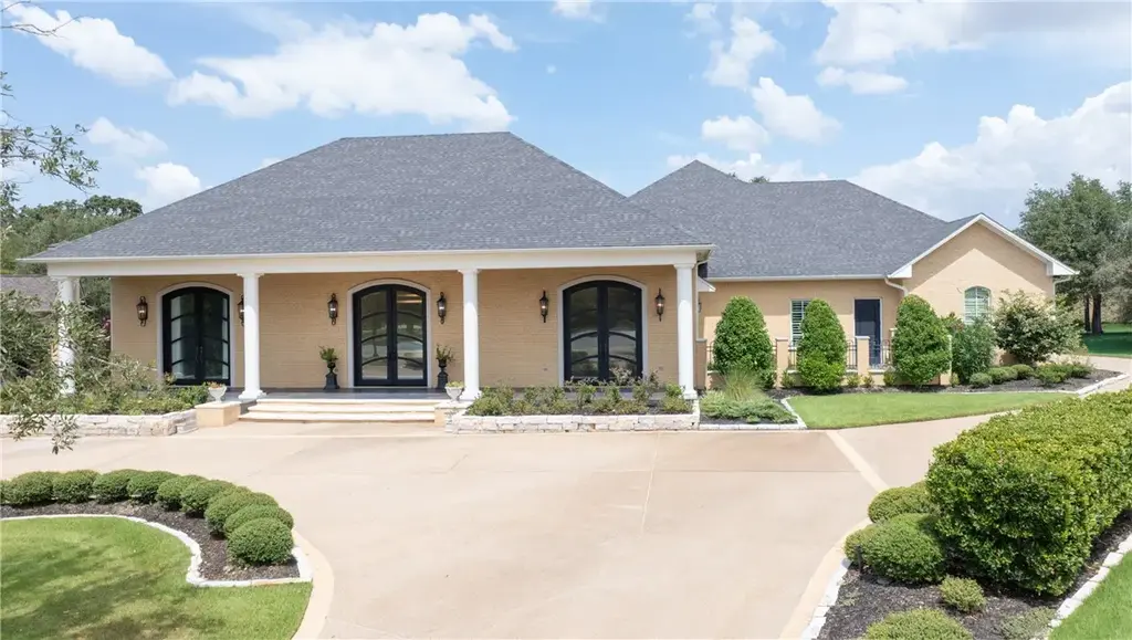 4211 Serrano Court, Bryan