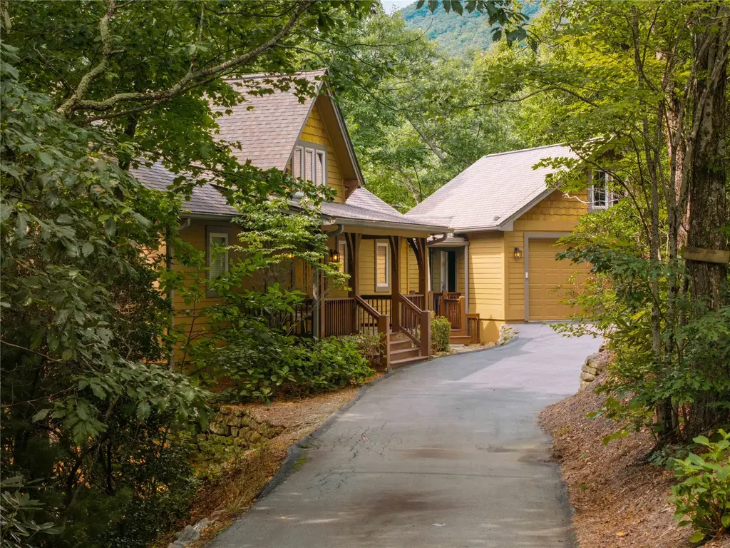 835 Toxaway Drive, Lake Toxaway