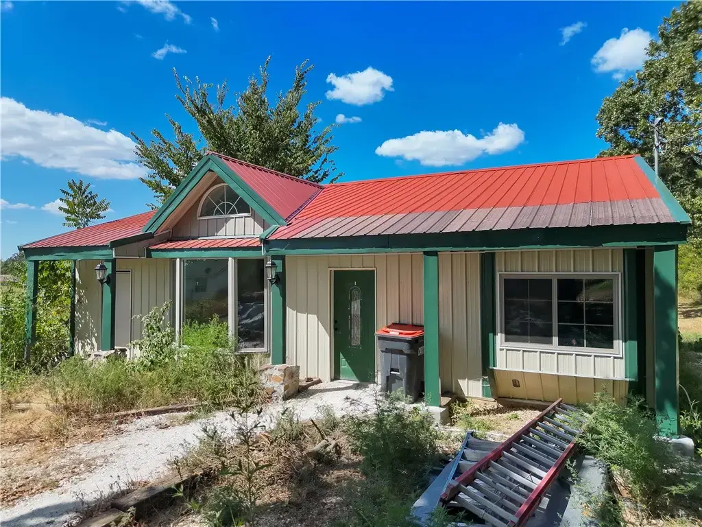 809 Holt Road, Lincoln