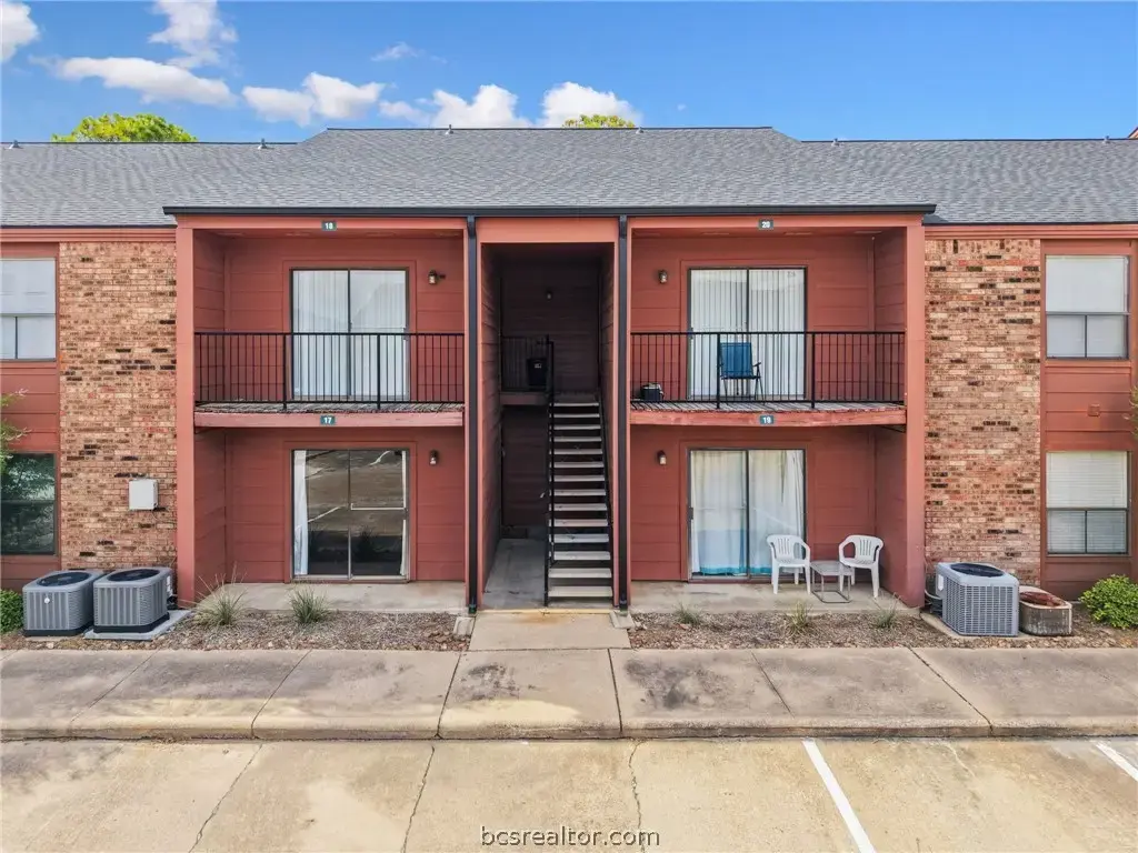 904 University Oaks 17, College Station