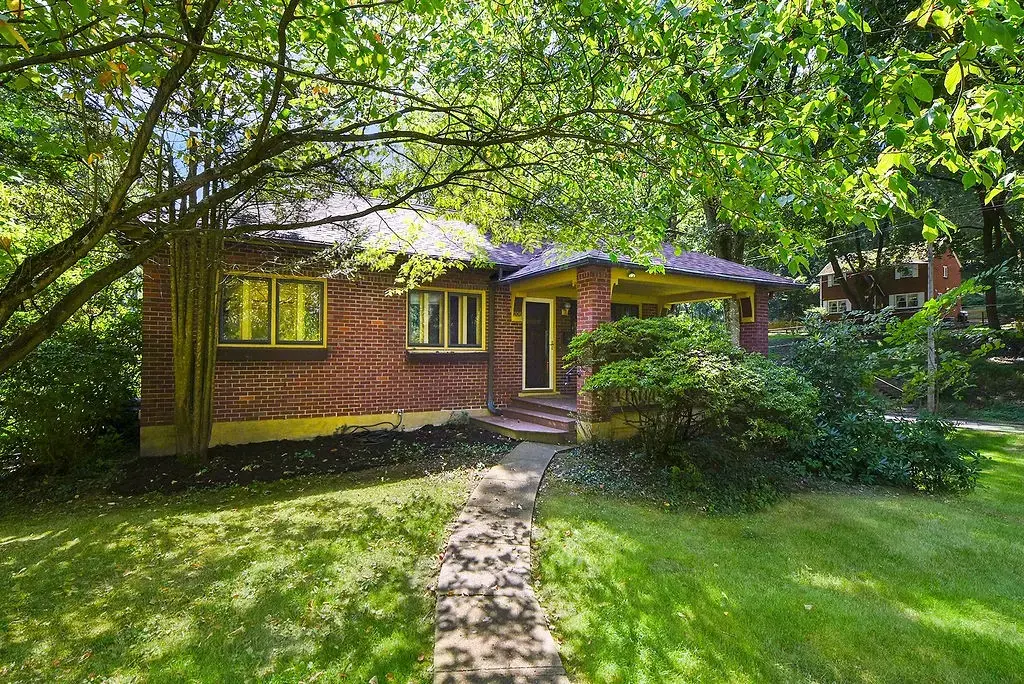 206 Woodside Road , Forest Hills Boro