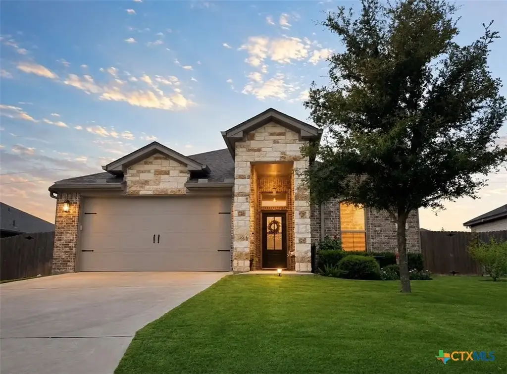 1914 Rustic Manor Drive, Temple