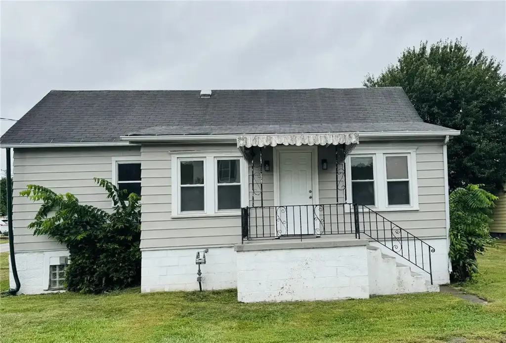 385 Hallam Avenue , Chartiers
