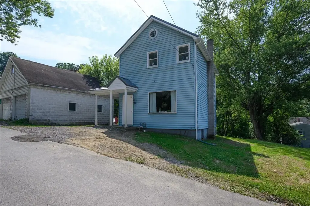 120 Coal Street , Manor