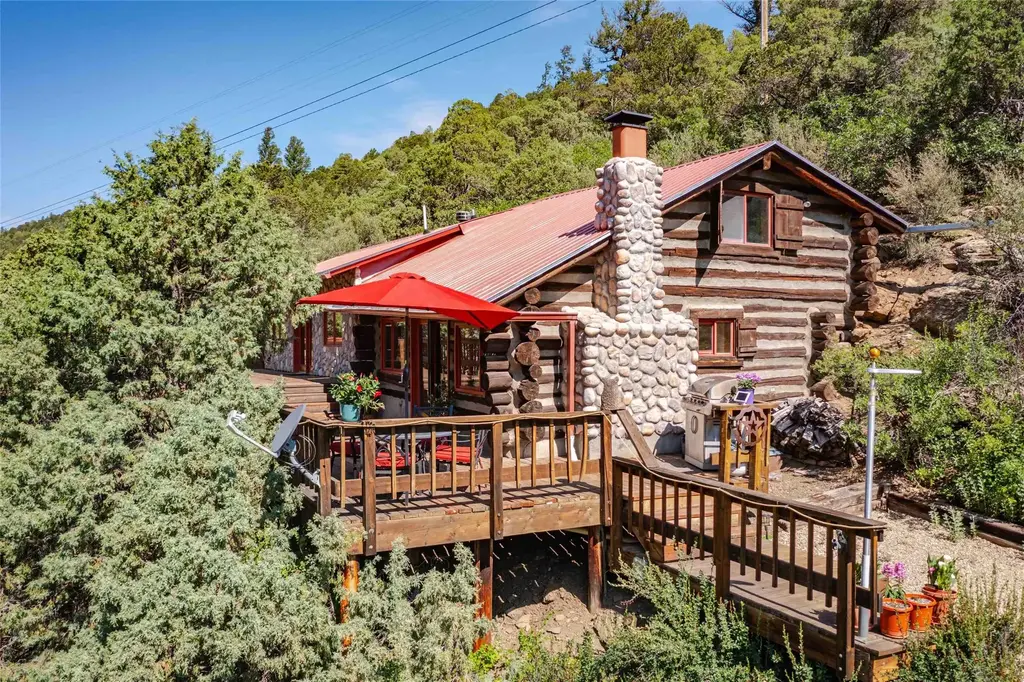 26413 E Us Highway 64, Taos