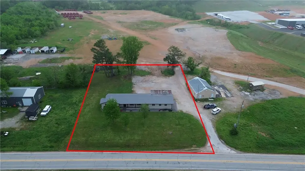706 S Main Street, Cave Springs