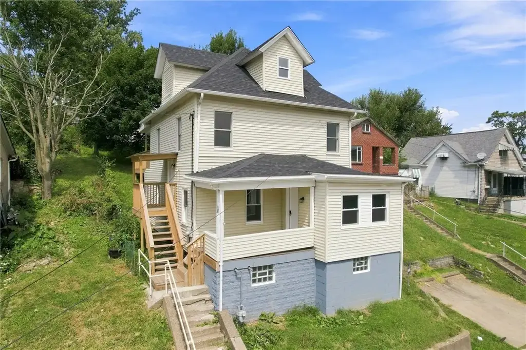 221 Vine Street , Canonsburg