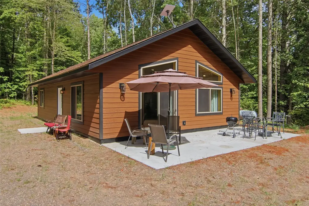 12120w Twin Lake Road, Hayward