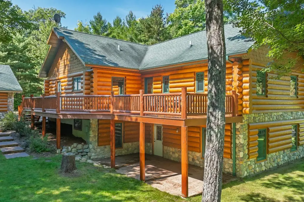 7651 Trout Rd, Lake Tomahawk