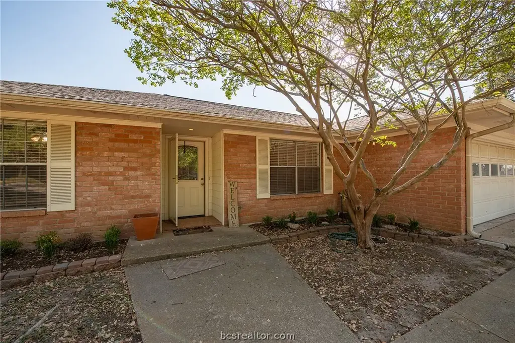 1819 Leona Drive, College Station