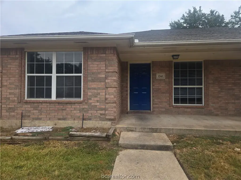 1742 Rock Hollow Loop, Bryan
