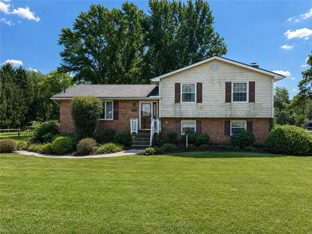 130 Maplehurst Drive , Aliquippa
