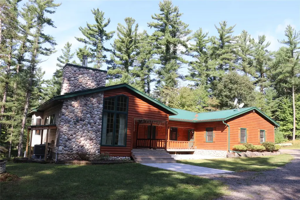W10289 Paulley Road, Black River Falls