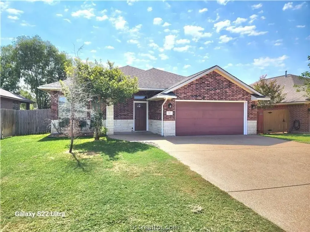 912 Dove Run, College Station