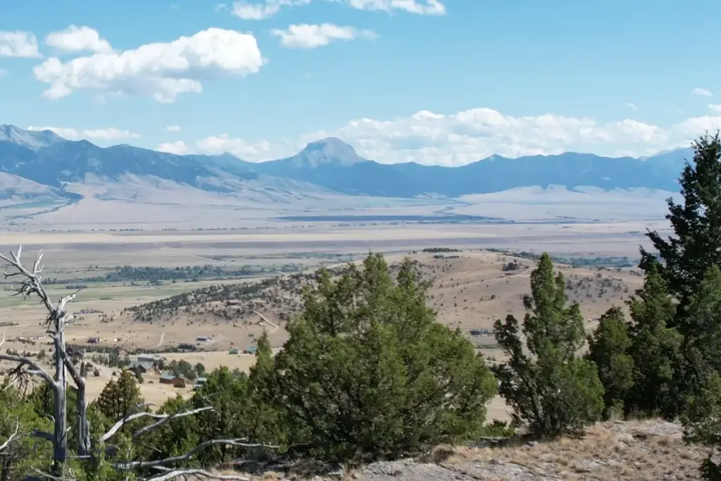Lot 137 Shining Mountains Unit 1 (deerfoot Trail), Ennis