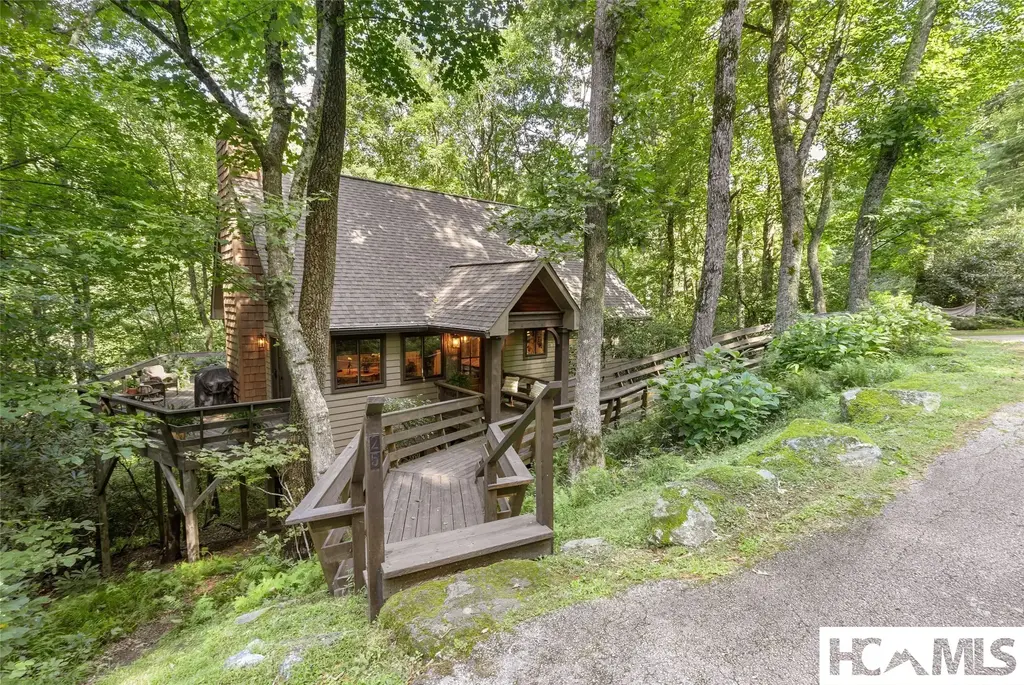 25 Laurel Branch, Highlands