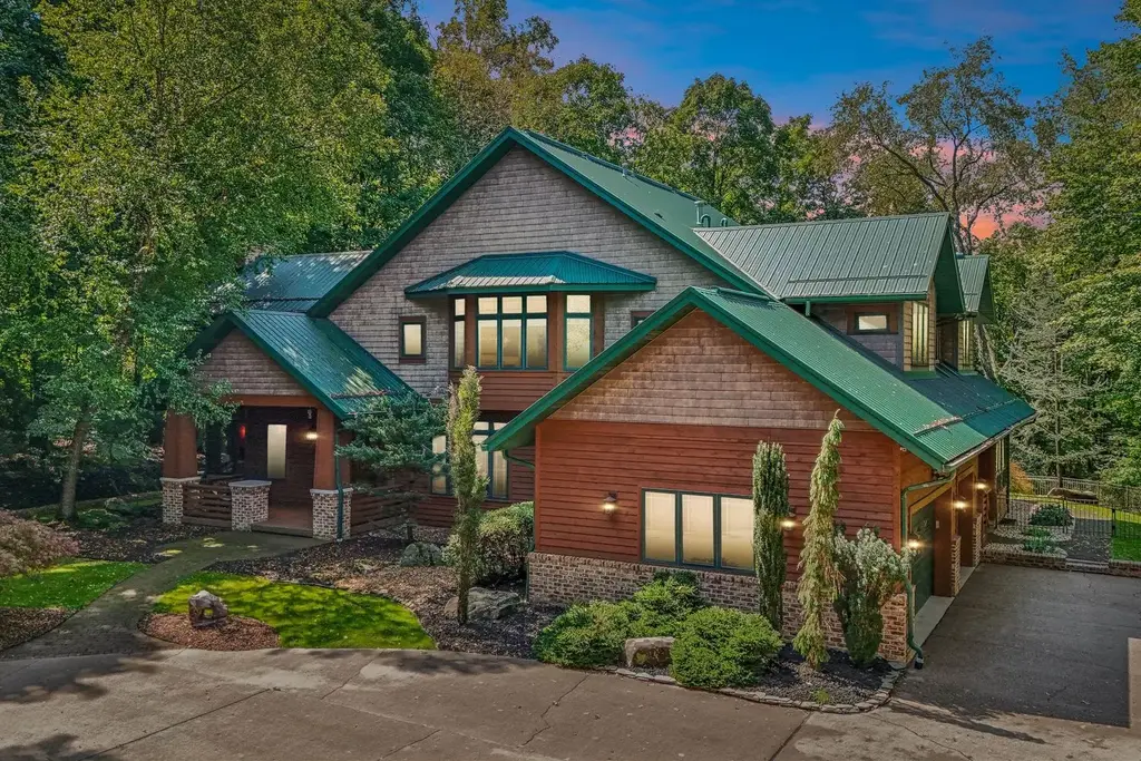 132 Twin Oaks Lane, Level Green