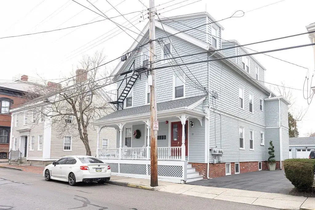 33 Third St # 3, Newport