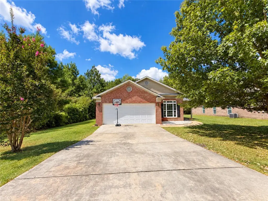 62 Lincolnshire Ln, Phenix City