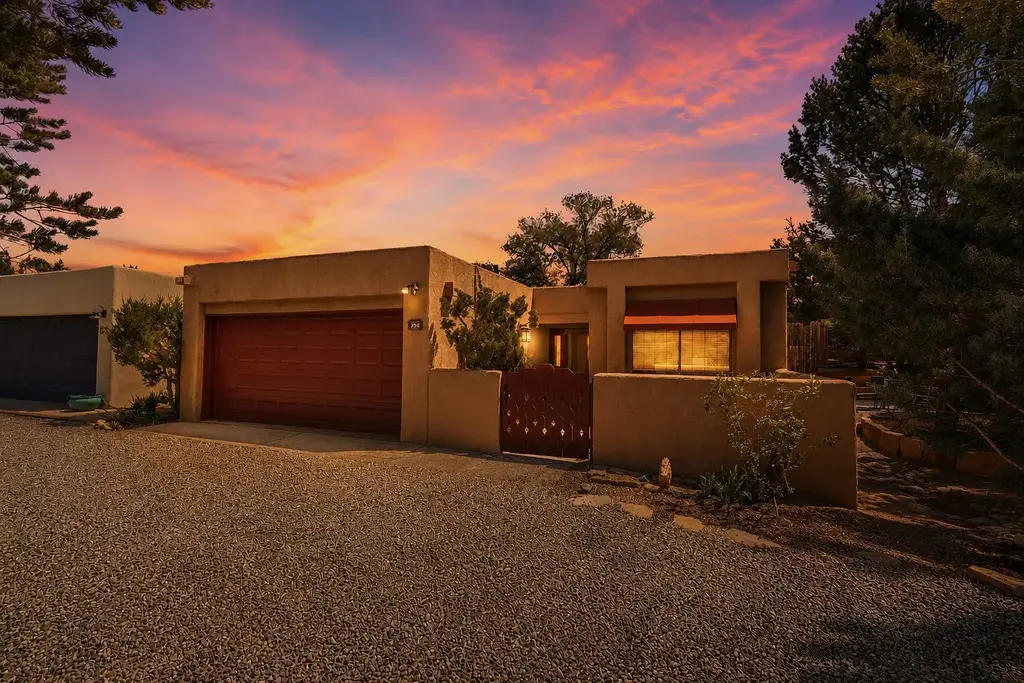 258 Cuesta Del Norte, Santa Fe