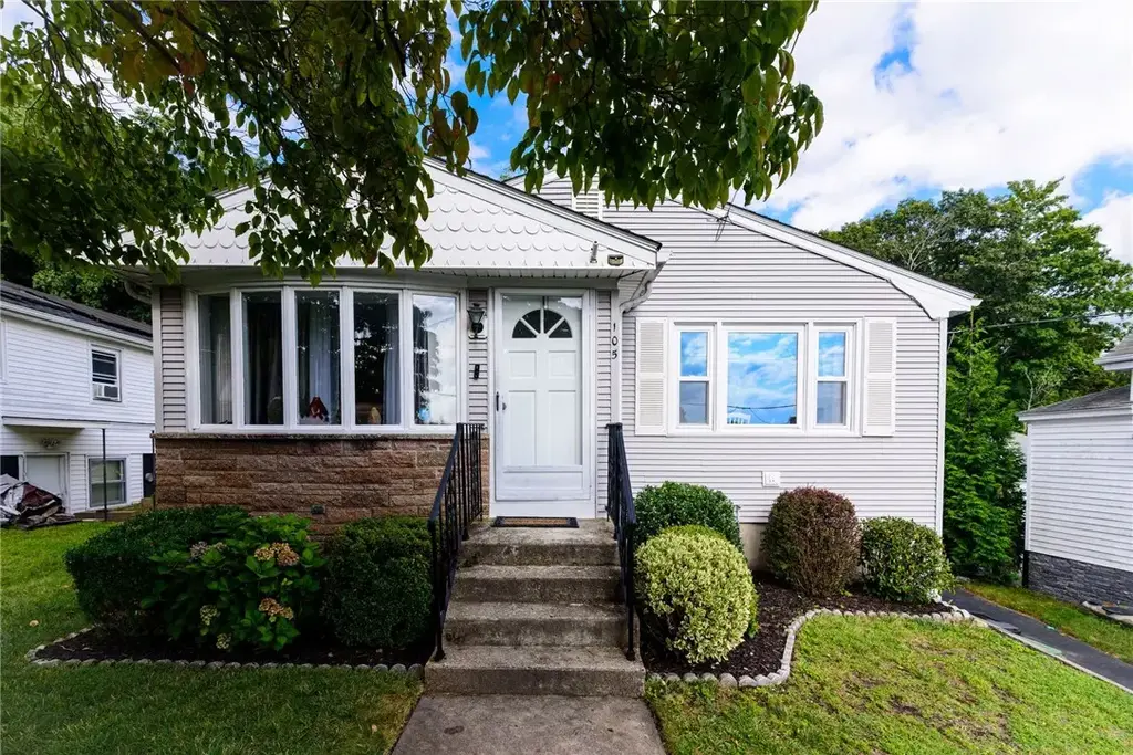 105 Walnut St, Johnston