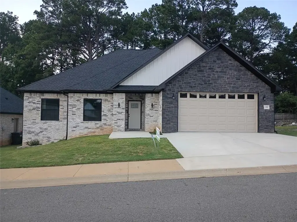 139 Harbor Circle, Russellville