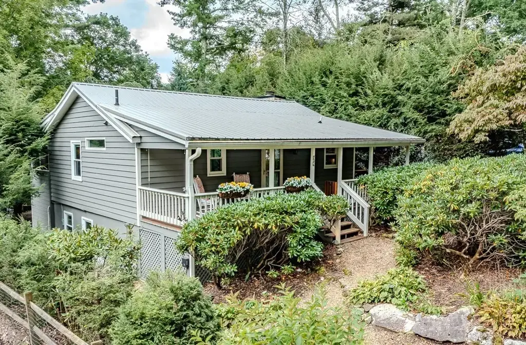 54 Whispering Pine Loop, Newland